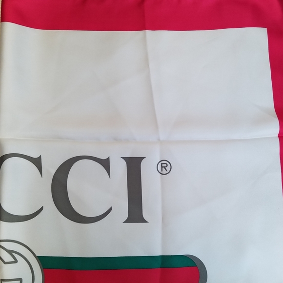 New Women's "GUCCI" Silk Scarf - Picture 1 of 6